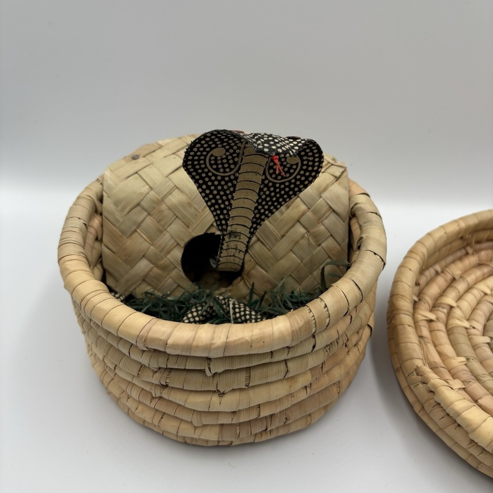 Vintage Wooden Pop-Up Snake Charmer Snake In A Box Cobra - Picture 10 of 10